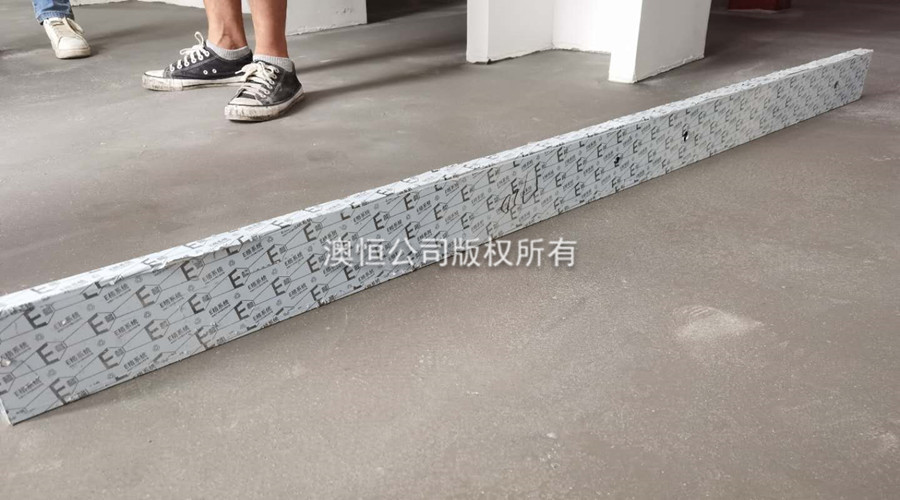 用靠尺检测地面平整度