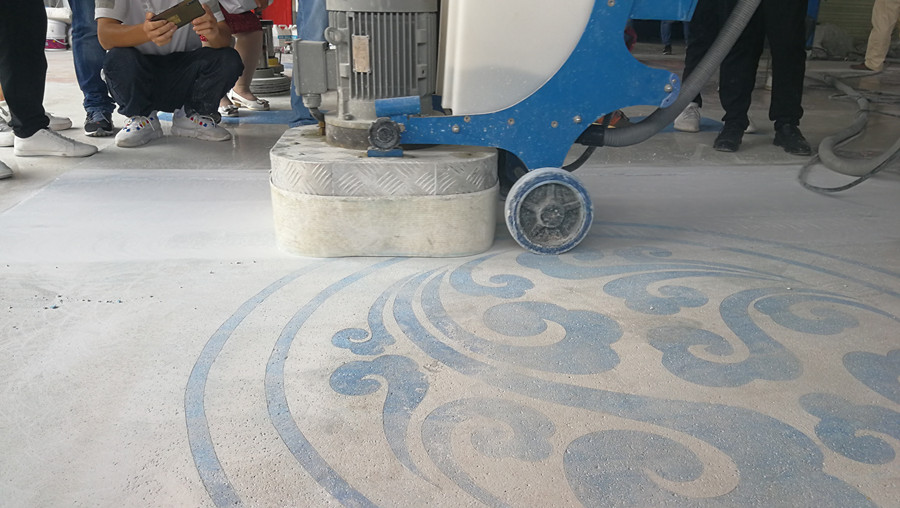 用磨机对原有地坪进行研磨