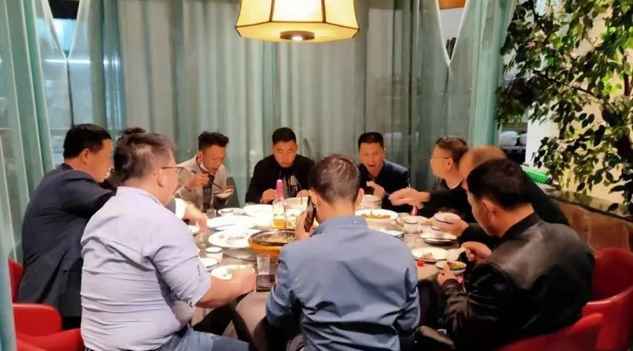 学员聚餐、讨论交流