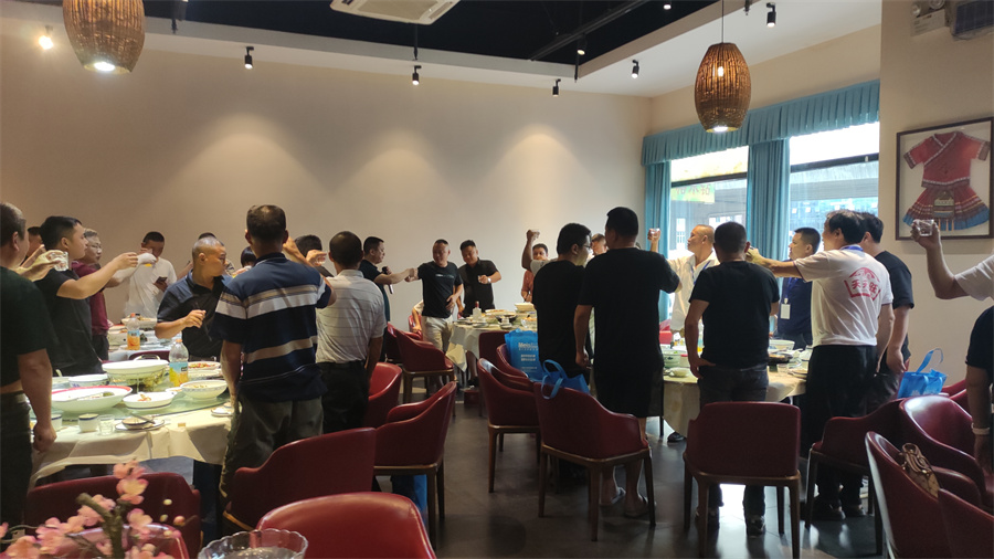 学员聚餐