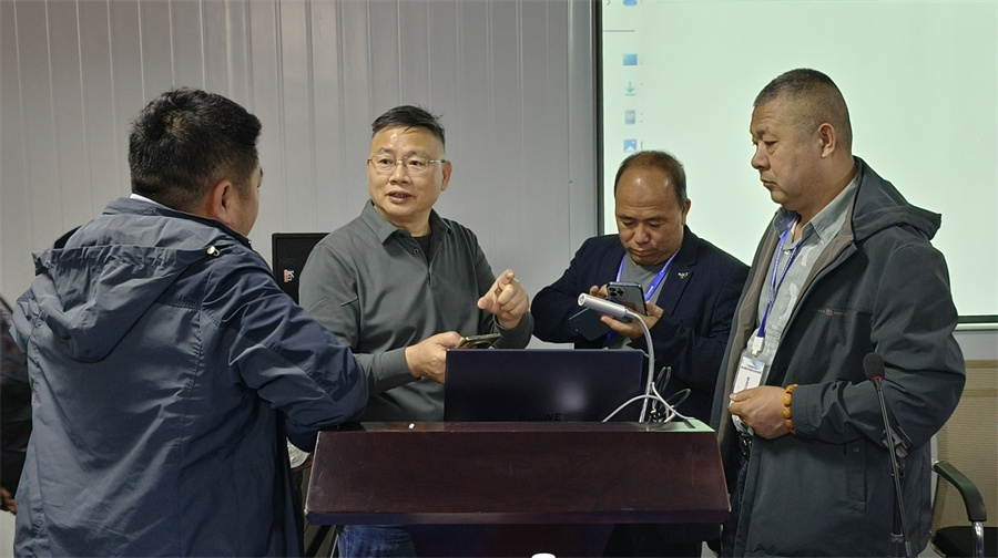 学员与老师交流互动