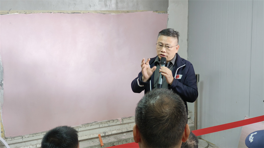 澳恒杨总讲解微水泥批刮要点