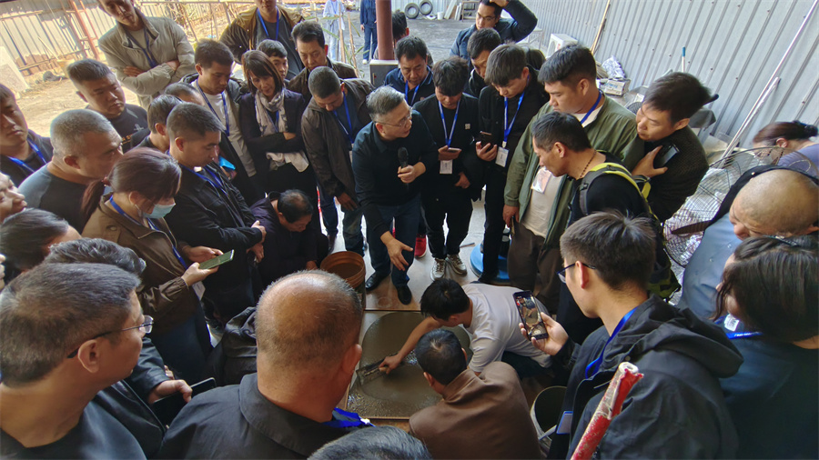 升级版水磨石摊铺